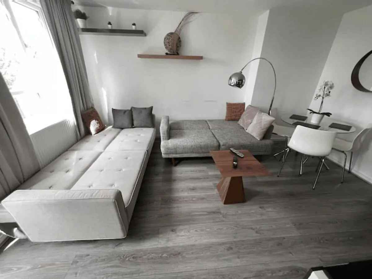 1 Bedroom Apt In Woolwich With Free Parking London